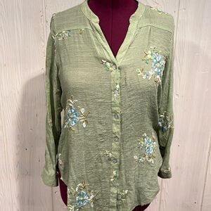 Fig and FLOWER (anthropology) Blouse embroidery button up shirt tail Size medium